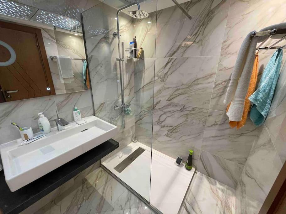 Ferienwohnung Royale Duplexe Pleine Centre Tanger Exterior foto