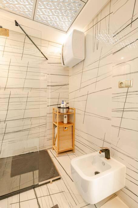 Ferienwohnung Royale Duplexe Pleine Centre Tanger Exterior foto