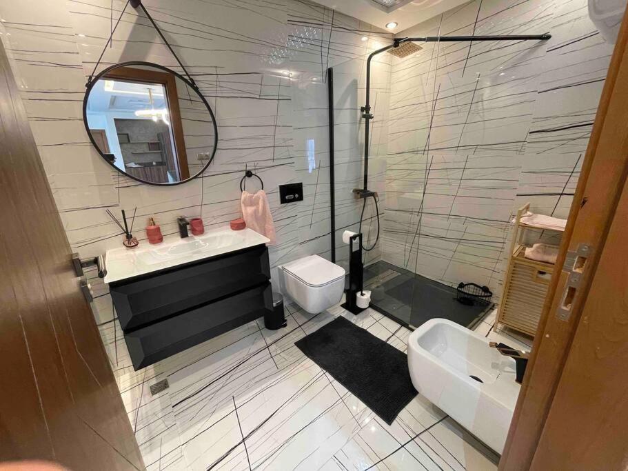 Ferienwohnung Royale Duplexe Pleine Centre Tanger Exterior foto