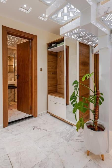 Ferienwohnung Royale Duplexe Pleine Centre Tanger Exterior foto
